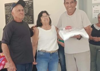 VÍDEO | Grupo de amigos leva café, música e alegria aos moradores do Lar São José de Guapé