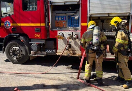 Incêndio atinge residência e provoca desabamento do telhado