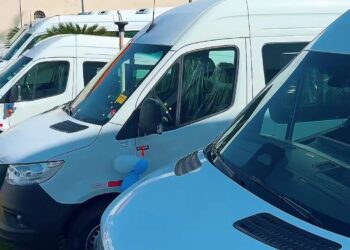 Prefeitura de Carmo do Rio Claro amplia frota municipal com 21 vans zero quilômetro