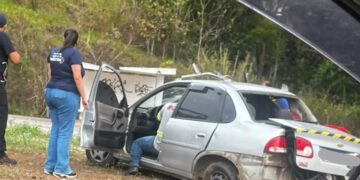 Colisão entre dois carros deixa quatro feridos na MGC-491