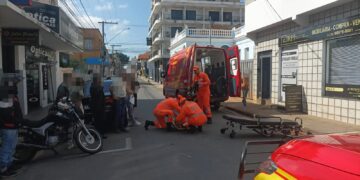 Idosa fica ferida após ser atropelada por motocicleta no centro de Alfenas