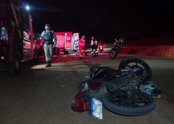 Pedestre e motociclista ficam feridos após atropelamento em rodovia de Alfenas