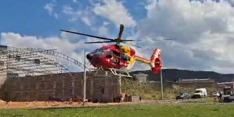 EXCLUSIVO: Confira imagens do momento em que idoso é transferido de helicóptero após picada de jararaca