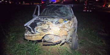 Motorista de 71 anos morre após perder controle de caminhonete e capotar na MG-167
