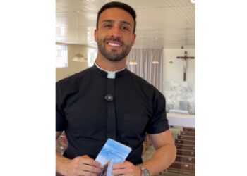 VÍDEO: Padre vira assunto nas redes após vídeo de convite para celebração religiosa no Sul de Minas