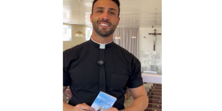 VÍDEO: Padre vira assunto nas redes após vídeo de convite para celebração religiosa no Sul de Minas