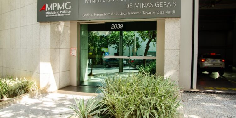 Banco é multado em mais de R$ 5,4 milhões por irregularidades em seguros de empréstimos consignados
