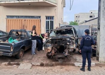 Operação identifica veículos abandonados em via pública em Passos