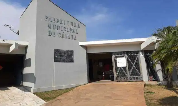 Cássia decreta emergência financeira após queda na arrecadação e aumento das despesas