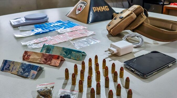 Três pessoas são presas e uma apreensão é realizada durante operação contra o tráfico de drogas