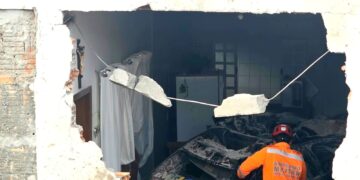 NOVO VÍDEO: Novos relatos revelam detalhes do gravíssimo acidente entre carro e casa em Passos