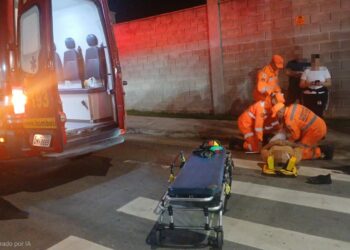 Motociclista fica ferido após colisão entre carro e moto em Alfenas