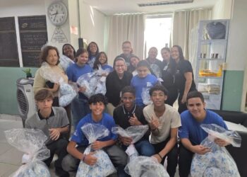 Alunos da E.E. Abraão Lincoln confeccionam almofadas e fazem doação ao Gapop-R em Passos