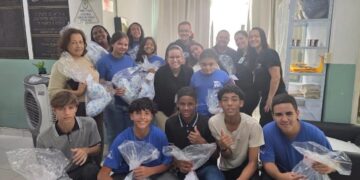 Alunos da E.E. Abraão Lincoln confeccionam almofadas e fazem doação ao Gapop-R em Passos