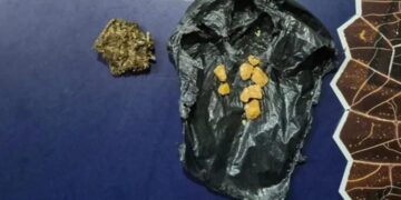 Adolescente é apreendido com drogas após tentar fugir de abordagem