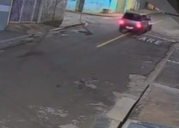 VÍDEO | Cadeirante é atropelado próximo de casa no bairro Santa Rita, em Cássia