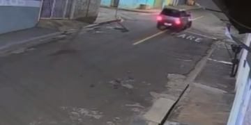 VÍDEO | Cadeirante é atropelado próximo de casa no bairro Santa Rita, em Cássia