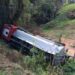 Caminhão com etanol tomba na BR-354 em Pouso Alto