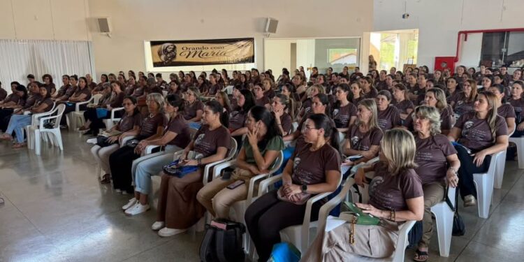 Orando com Maria reúne mulheres em momento de fé e oração em Carmo do Rio Claro