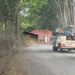 Caminhão bitrem tomba e interdita estrada em Delfinópolis (MG)