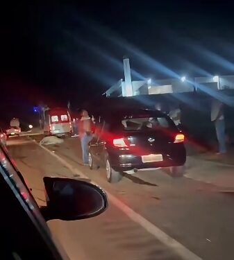 Acidente entre carro e cavalo deixa três pessoas feridas na BR-265