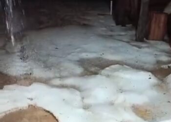 VÍDEO | Temporal provoca chuva de granizo em bairros de Nova Resende (MG)