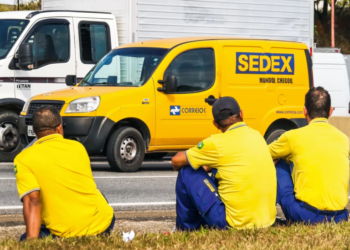 Trabalhadores dos Correios entram em greve em todo o país