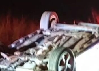 Carro capota na MG-184 e deixa uma pessoa ferida