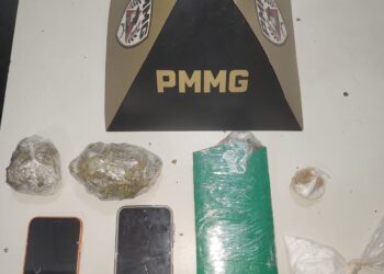 Casal é preso por tráfico de drogas na MG-446, em Alpinópolis