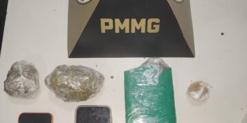 Casal é preso por tráfico de drogas na MG-446, em Alpinópolis
