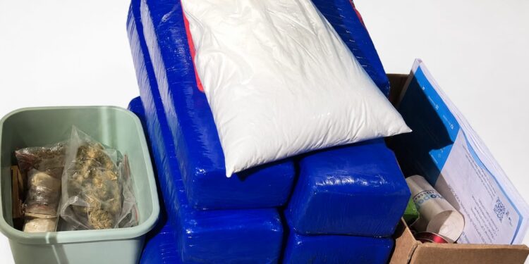 PM apreende grande quantidade de drogas e prende dois homens em São José da Barra