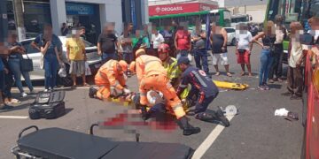 Idoso fica gravemente ferido após ser atropelado por ônibus em Alfenas