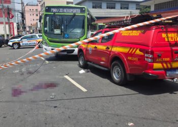 Idoso fica gravemente ferido após ser atropelado por ônibus em Alfenas