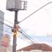VÍDEO | Fogo em fiação de poste assusta pedestres e chama atenção em Passos