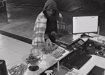 VÍDEO | Estabelecimento comercial é alvo de furto no centro de Andradas