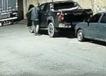 VÍDEO | Caminhonete Hilux é furtada durante a noite e polícia busca informações sobre veículo