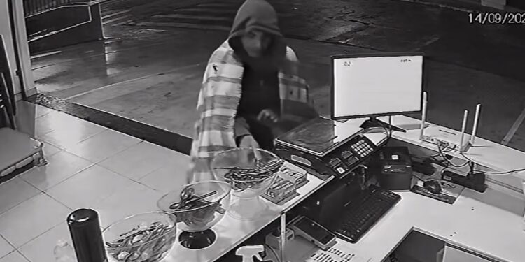 VÍDEO | Estabelecimento comercial é alvo de furto no centro de Andradas