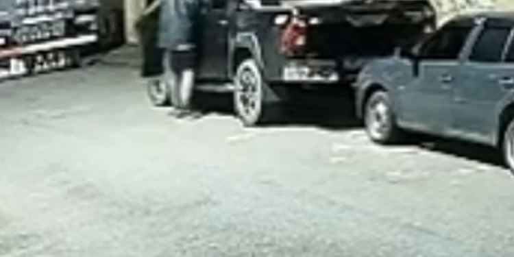 VÍDEO | Caminhonete Hilux é furtada durante a noite e polícia busca informações sobre veículo