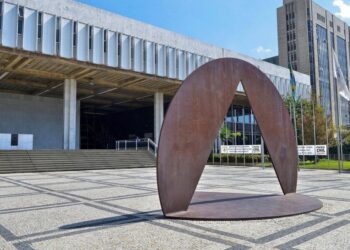 Renovação na Assembleia e Câmara será mínima 