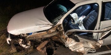 Jovem de 22 anos morre em acidente entre caminhonete e carreta na MG-050