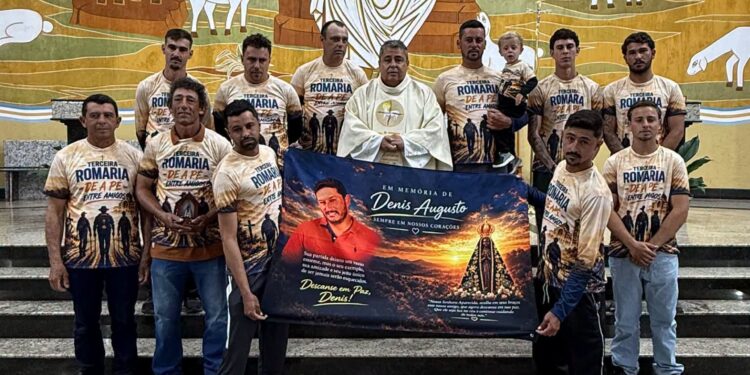 Romeiros das Três Barras em Carmo iniciam caminhada de fé em homenagem a Denis Augusto