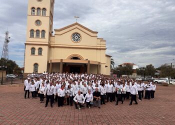 Ministros da Eucaristia de Carmo do Rio Claro participam de encontro em Divisa Nova
