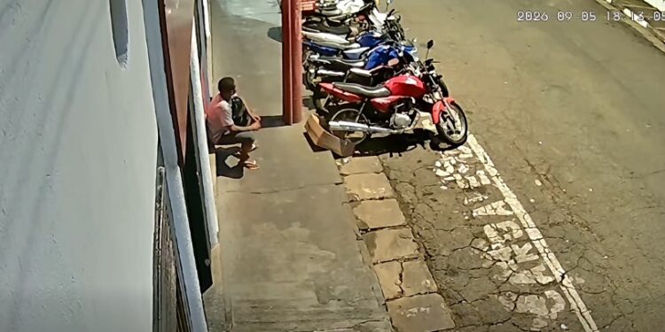 Moto usada para entregas é furtada no bairro Umuarama, em Passos