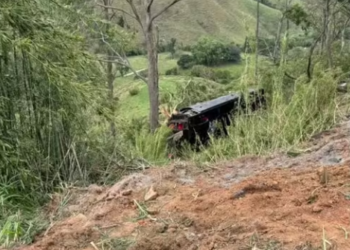 Acidente com ônibus de romeiros deixa seis mortos na divisa entre MG e SP