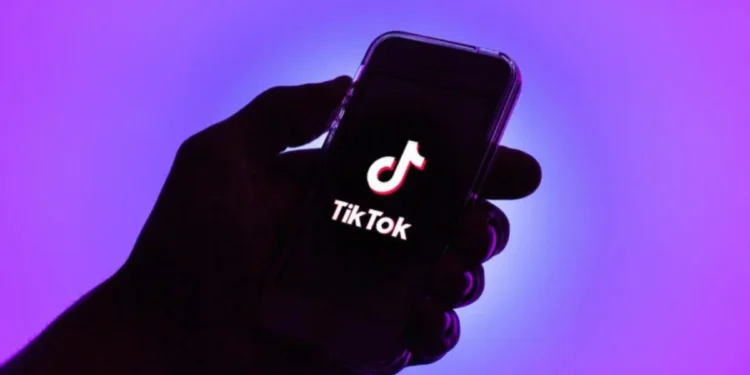 FOTOS: Investigação revela uso do TikTok para venda de conteúdo de abuso sexual infantil