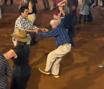 VÍDEO: Senhorzinho rouba a cena em festa de peão de Campos Gerais e conquista as redes sociais