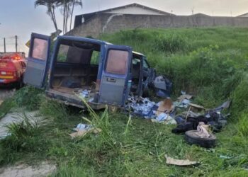 Acidente com van que transportava trabalhadores rurais deixa 12 feridos em Andradas