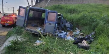 Acidente com van que transportava trabalhadores rurais deixa 12 feridos em Andradas