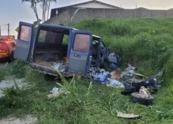 ATUALIZAÇÃO: Trabalhador de 77 anos morre após acidente com van; motorista sem CNH é preso