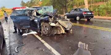 VÍDEO | Acidente entre carro e caminhão deixa três mortos na BR-146